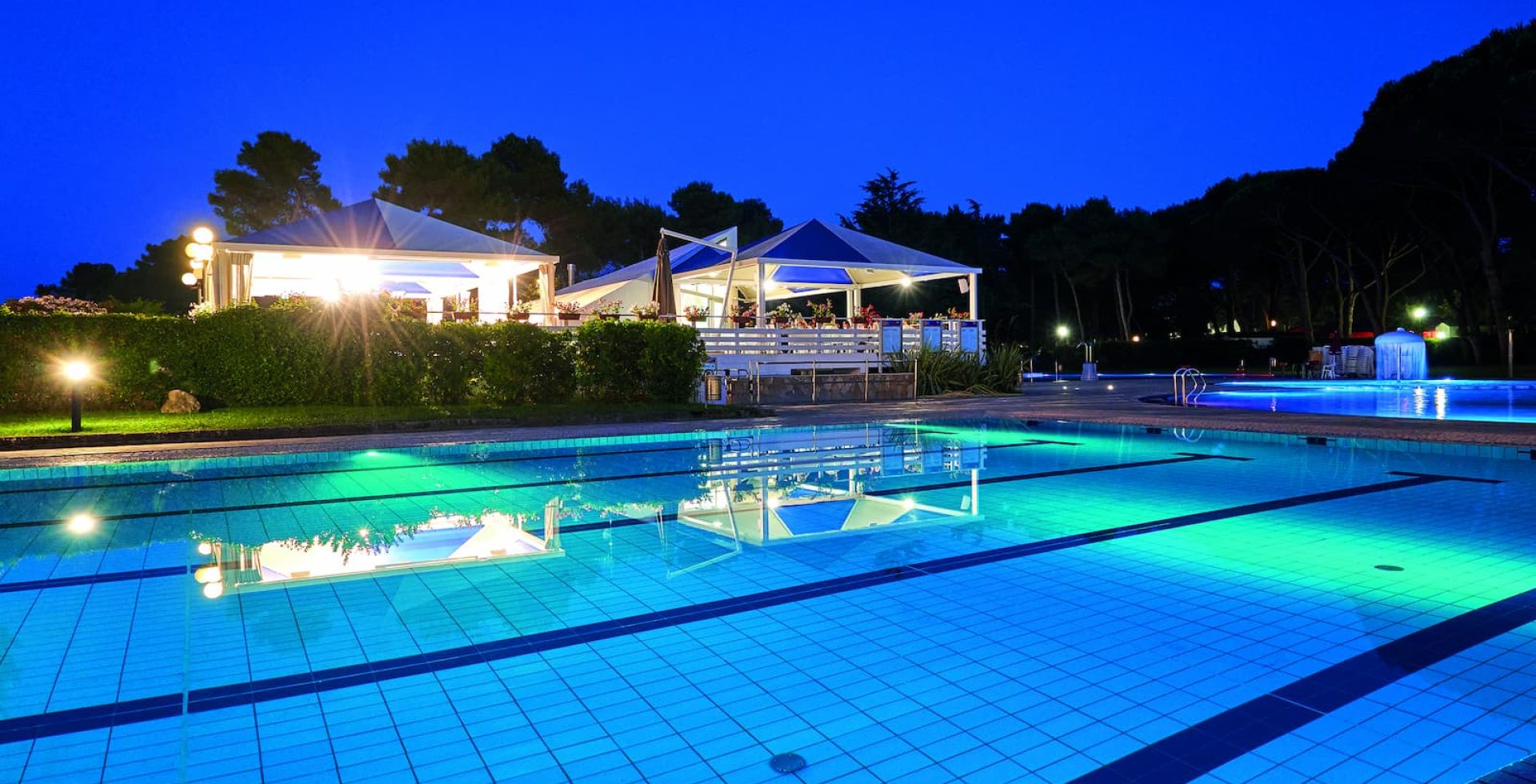 BaiaDomizia-Piscina-Serale