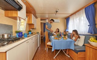 baia-domizia-maxicaravan-burstner-escale-camping