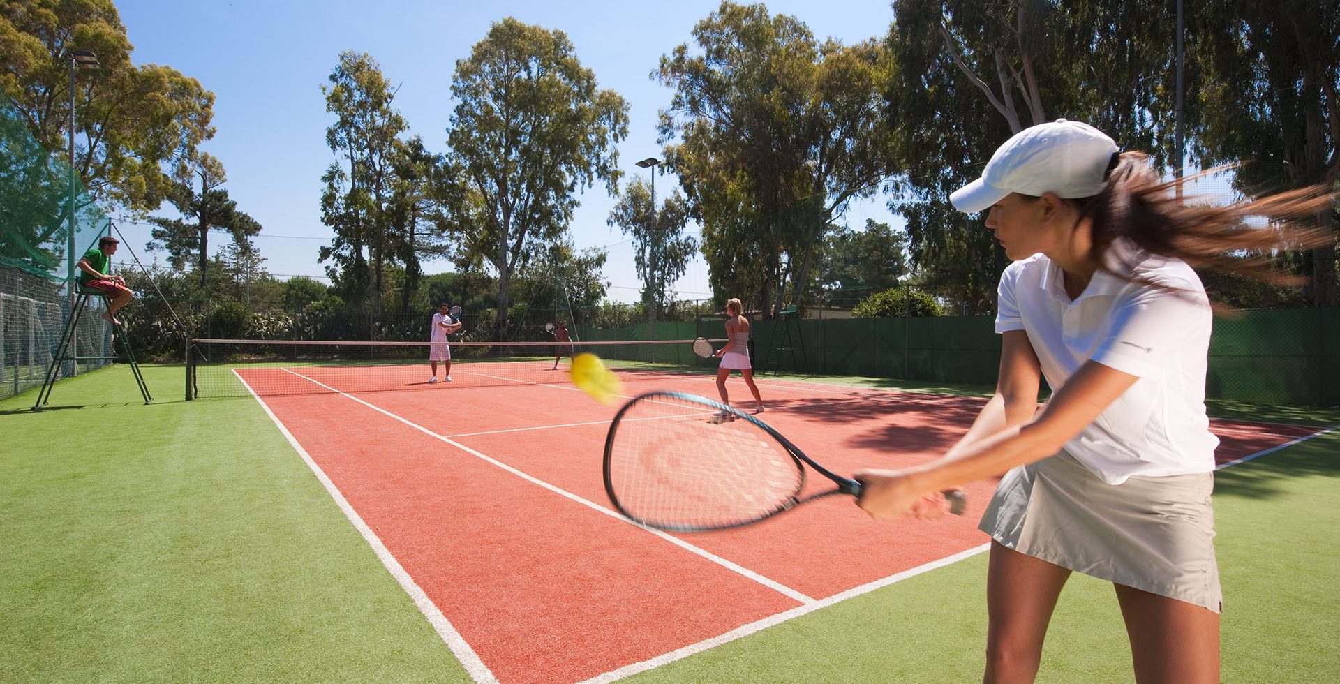 campeggio-con-campo-da-tennis