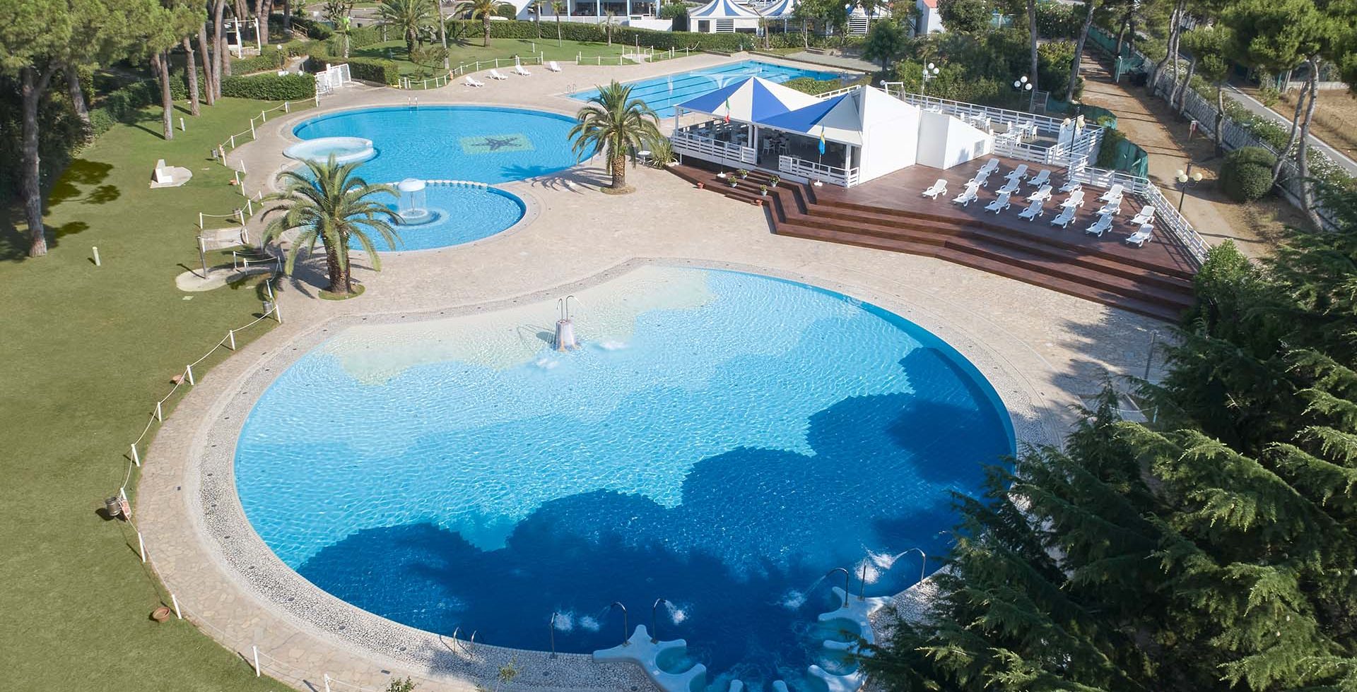 piscine-baia-domizia-camping-village-gaeta-mare