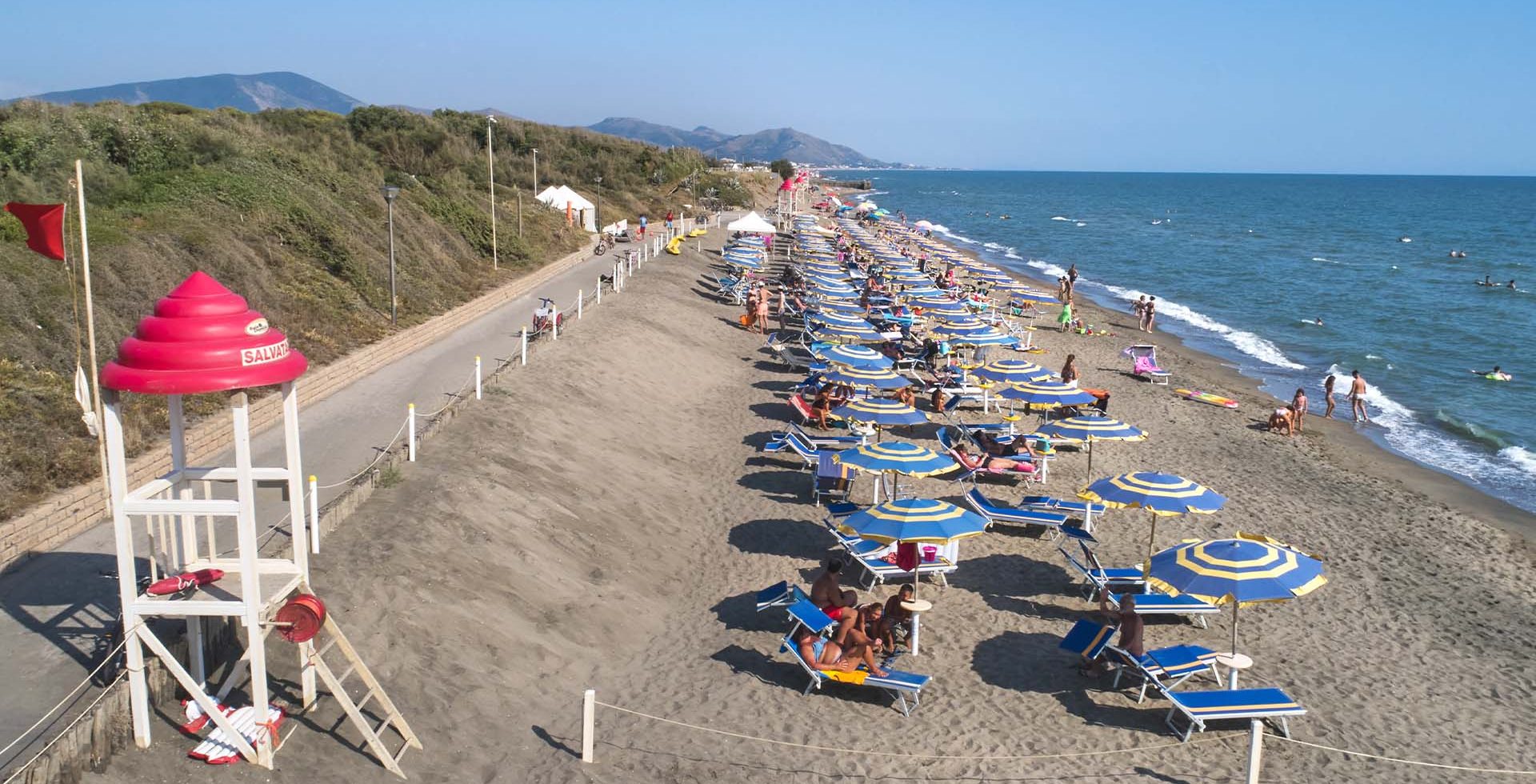 spiaggia-baia-domizia-camping-village-campania