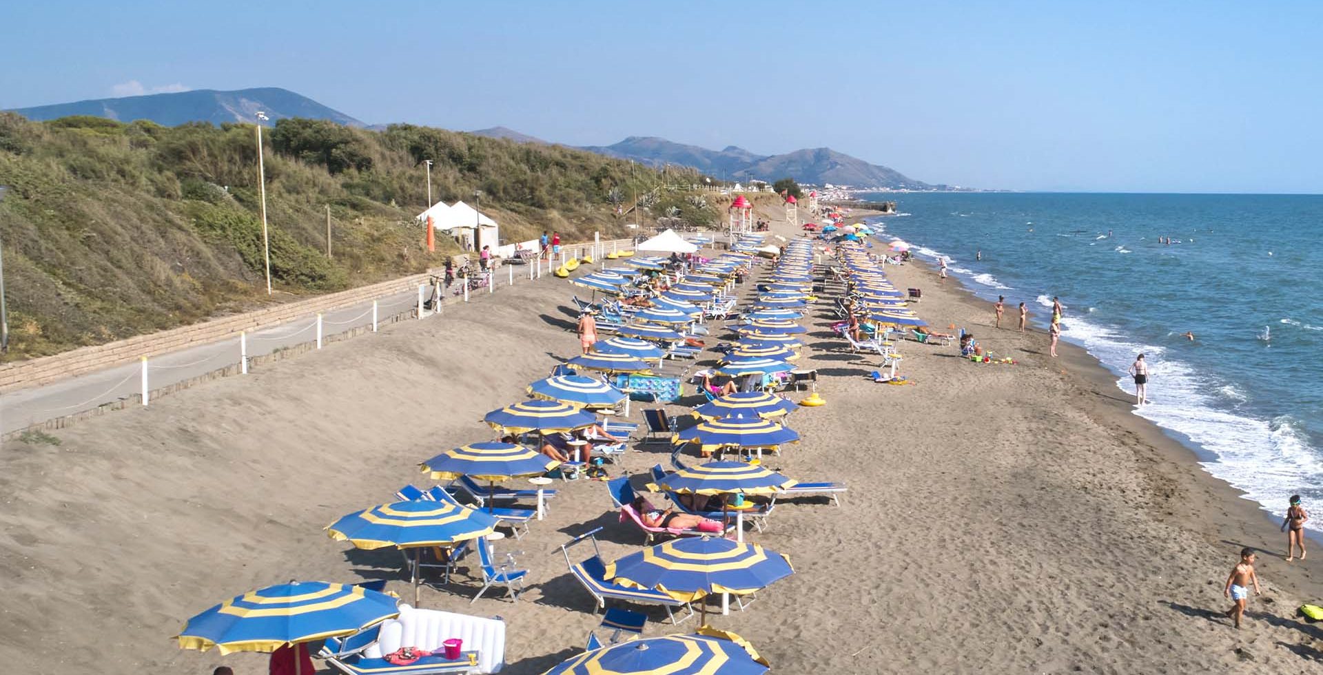 spiaggia-mare-baia-domizia-villaggio